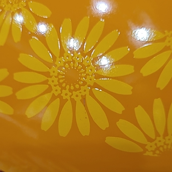 Vintage Pyrex Yellow Daisy Mixing Bowl - Picture 9 of 9